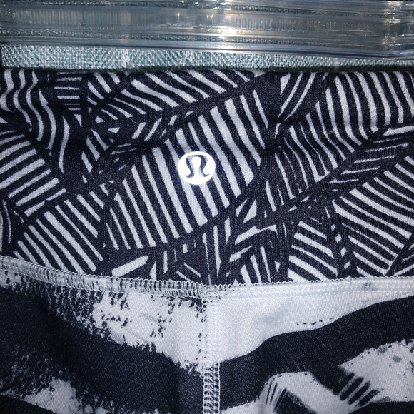 🍋LULULEMON SHADY PALMS WUNDER UNDER CAPRI - Picture 4 of 5